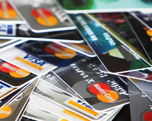 Titularii de carduri Visa si Master Card au facut sute de tranzactii posibil castigatoare la Loteria bonurilor fiscale