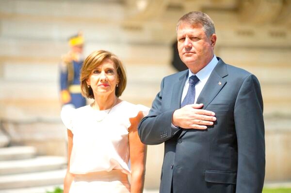 Mesajul lui Carmen Iohannis, in prima zi a noului an scolar: Suntem o echipa, sa fie de bun augur!