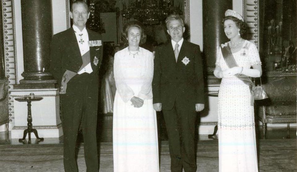 Cum s-a asuns Elisabeta II intr-un tufis de Nicolae Ceausescu: regina nu-l avea deloc la suflet, Ceauseasca a refuzat sa poarte palarie
