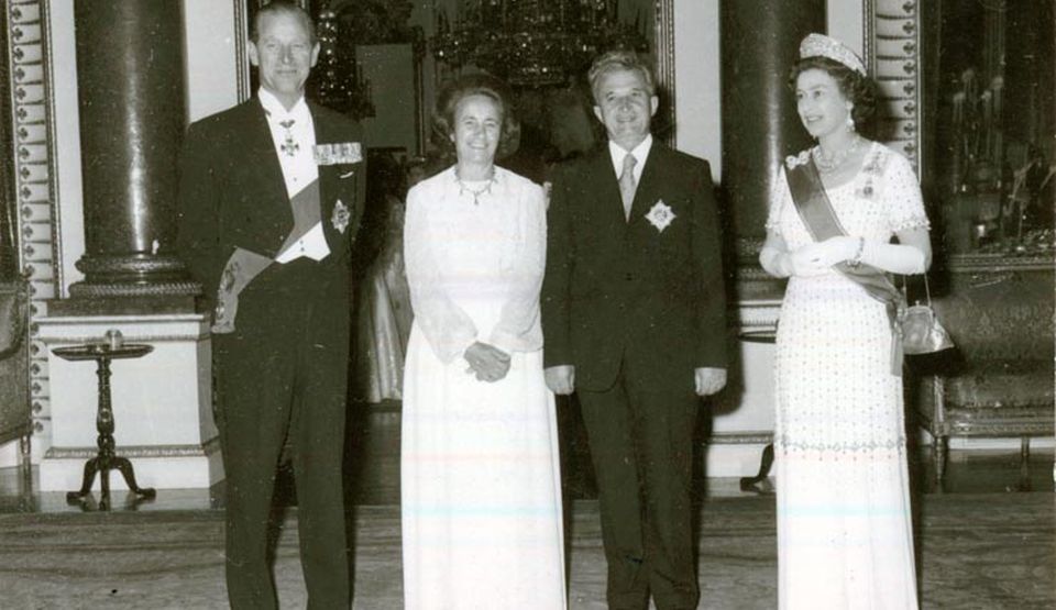 Cum s-a asuns Elisabeta II intr-un tufis de Nicolae Ceausescu: regina nu-l avea deloc la suflet, Ceauseasca a refuzat sa poarte palarie