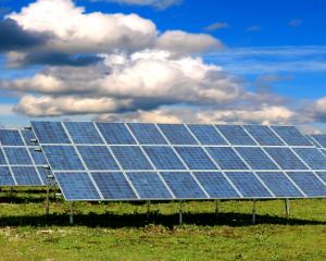Cea mai mare centrala solara din lume urmeaza sa fie construita in Romania. De ce se opun fabricile de vin din regiune
