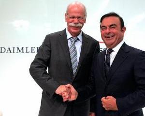 Daimler doreste sa colaboreze mai mult cu Renault si Tesla