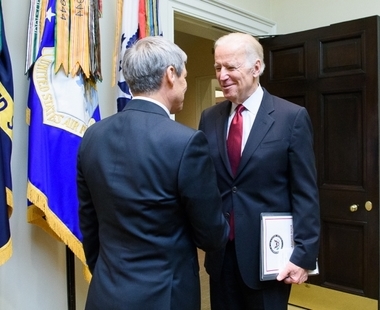 Dacian Ciolos s-a intalnit cu vicepresedintele SUA, Joseph Biden