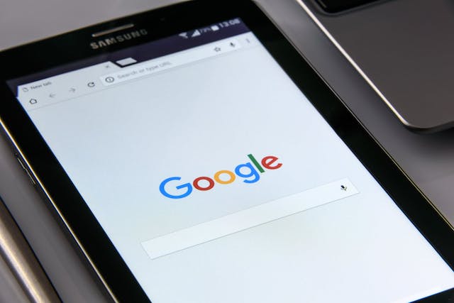 Comisia Europeana a amendat Google cu aproape 1.5 miliarde de euro