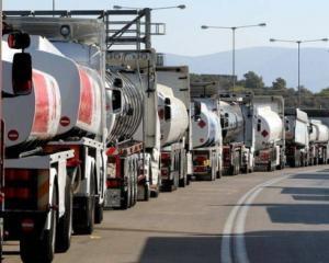 Comisia Europeana va hotari soarta accizei din Romania, dar carburantii tot se scumpesc