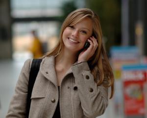 Comisia Europeana vrea sa elimine taxele de roaming