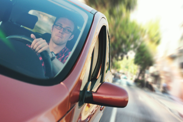 Cea mai mare asociatie auto din Europa, apel catre milioane de soferi: conduceti mai putin si mai incet. Optati pentru mersul pe jos sau bicicleta