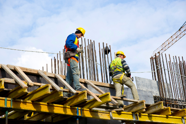 Inca nu se simte mirosul de criza pe piata imobiliara: se construieste masiv in toata tara, Romania e plina de santiere