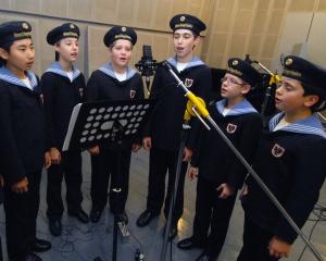 Noul smartphone LG G2 va reda muzica celebrului cor Vienna Boys