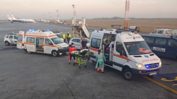 Alerta pe Aeroportul Otopeni: Un cetatean strain care a vizitat China si care prezinta simptome gripale, a fost preluat de ambulanta