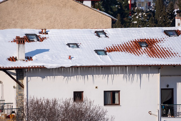 Cum sa-ti izolezi geamurile iarna, fara niciun ban, ca sa nu pierzi caldura: trucul i-a cucerit pe romani