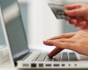 Atentie: Nu folositi serviciile de transfer de bani pentru a plati bunuri achizitionate online! Craciunul e sezon de varf pentru fraude online