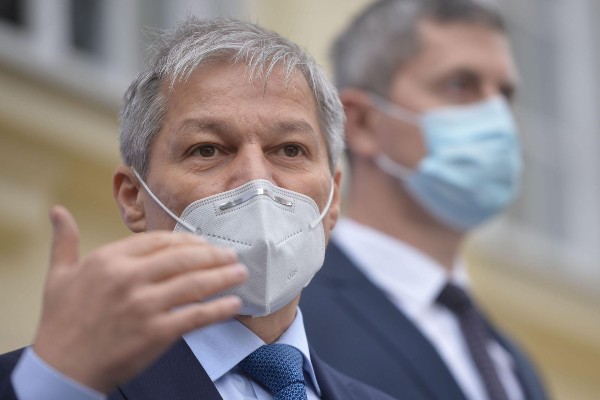 Dacian Ciolos este noul presedinte USR-PLUS: a castigat la mustata in fata lui Barna