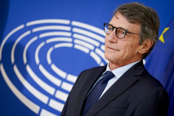 David Sassoli, presedintele Parlamentului European s-a AUTOIZOLAT LA DOMICILIU