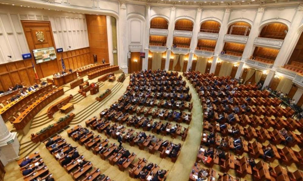 Update: Parlamentul a adoptat prelungirea starii de urgenta. Dar a pus conditii Guvernului