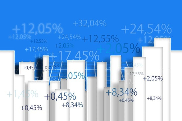 Dobanzile s-au scumpit din nou si nu se vor opri nici in 2023: creditele in euro, victime sigure. Ce recomanda analistii, pentru romanii datori la banci