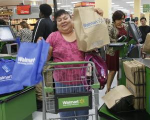 Angajatii Walmart isi doneaza mancare intre ei