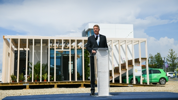 Presedintele Romaniei a inaugurat casa solara EFdeN Signature