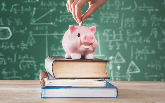 Lege adoptata. Educatia financiara si educatia juridica se vor preda, obligatoriu, in scoli