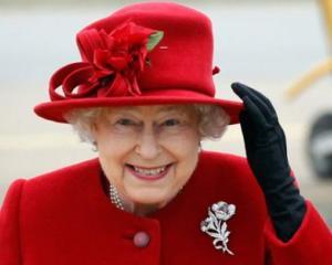 Dumnezeu chiar o are in paza sa: Regina Elisabeta a II-a domneste de 62 de ani