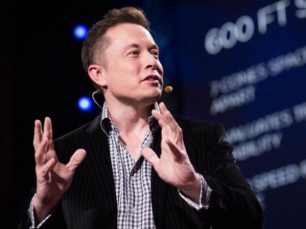Elon Musk avertizeaza: Cat de mult ne poate dauna inteligenta artificiala