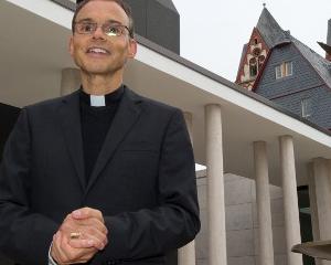 Episcopul cheltuitor din Germania va trai in casa sa de 31 milioane pana cand va obtine un nou job