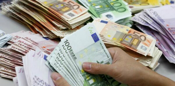 Adoptarea monedei euro vine la pachet cu SCUMPIRI IN MASA