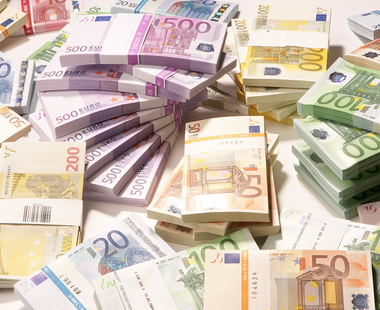 Deficitul extern a crescut cu 295 de milioane de euro