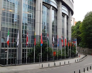 Comisia Europeana cere rediscutarea modificarilor aduse legilor justitiei