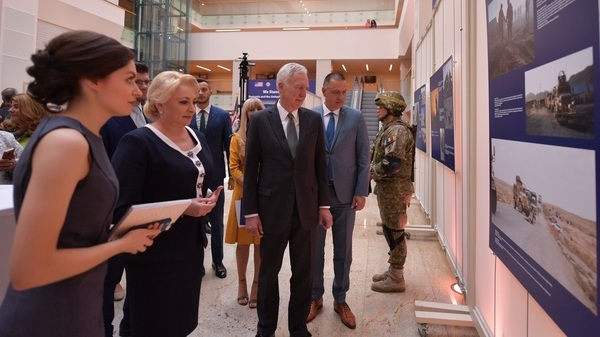 Expozitie dedicata parteneriatului SUA-Romania, la 15 ani de la intrarea tarii noastre in NATO