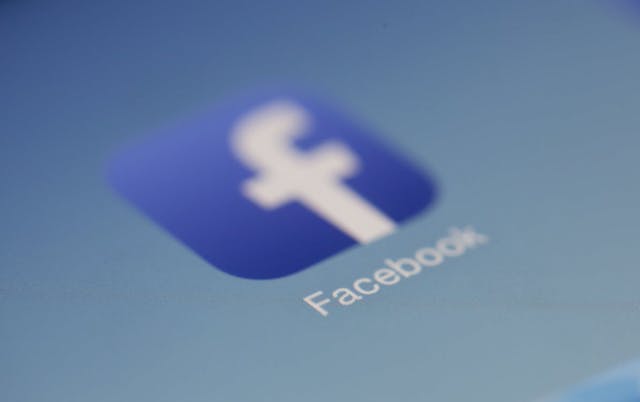 Facebook ar putea implementa o tehnologie care va scana fotografiile utilizatorilor pentru a le plasa reclame mai bune