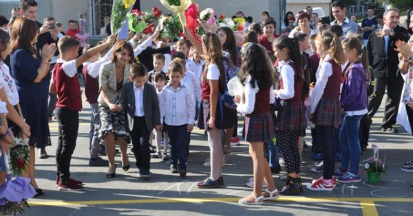 Anisie: Scoala incepe fara festivitati de nou an scolar
