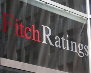 Fitch a retrogradat ratingul pentru datoriile pe termen lung in lei al Romaniei