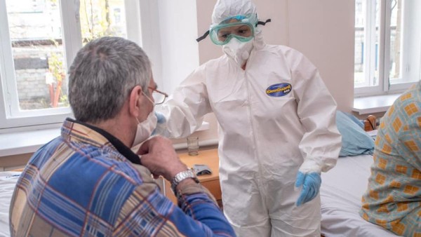Zeci de pacienti infectati si externati pe semnatura si-au infectat familiile: 26 de focare familiale, raportate de DSP Dambovita