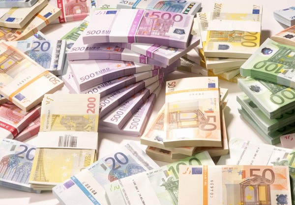 Vin banii de la stat, pentru romani: Comisia Europeana a dat unda verde la fonduri europene de peste 1 miliard de euro