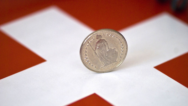 Euro da inapoi, iar francul elvetian atinge minimum ultimilor trei ani