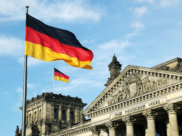 Germania interzice intrarea lucratorilor sezonieri straini pe teritoriul ei