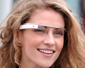 Atentie la "Glassholes", cei care vand ochelarii Google pe eBay