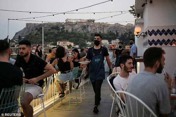 Nici concediul in Grecia nu mai e ce-a fost: Se inchid barurile si restaurantele pe timpul noptii