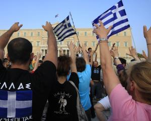 Grecii programeaza o greva generala pe 16 iulie