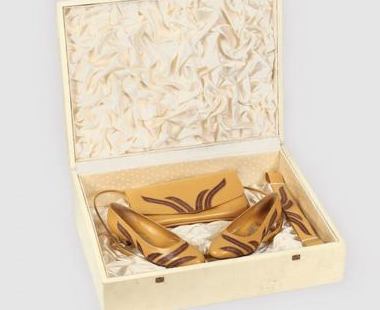 Pantofii de piele ai Elenei Ceausescu, la Licitatia Epoca de Aur