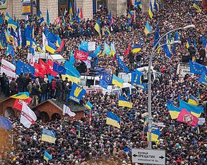 Guvernul din Ucraina foloseste fortele speciale ca sa disperseze manifestantii din Kiev