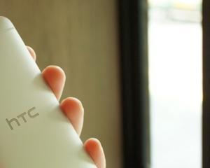 Cum arata smartphone-ul HTC One auriu