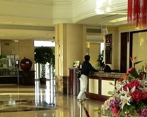 Ce angajati din hoteluri si restaurante vor avea salariile scutite de impozitul pe venit?