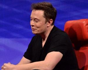 Dealerii auto il pun la zid pe Elon Musk: "Este un lacom!"