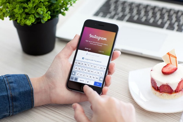 Instagram schimba algoritmul pe care toata lumea il uraste