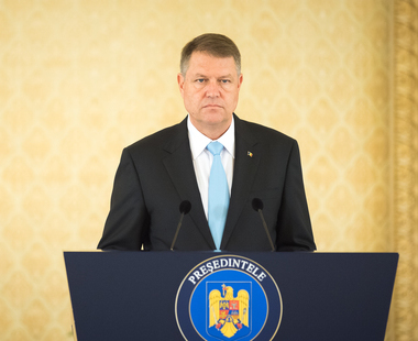 Klaus Iohannis se bucura de increderea a 64% dintre romani, Dacian Ciolos de 50%