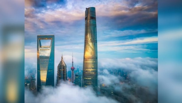Cel mai inalt hotel din lume tocmai si-a deschis portile pentru turisti, in China
