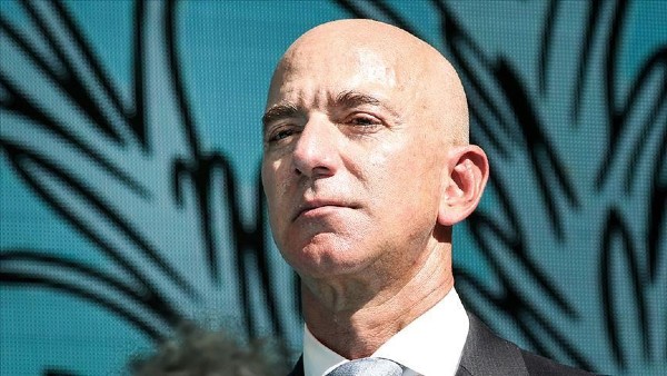 Jeff Bezos si fratele sau vor zbura in spatiu luna viitoare: De cand aveam cinci ani visez la asta