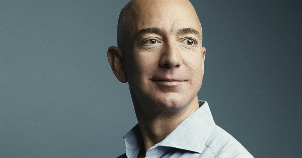 Jeff Bezos a devenit cel mai bogat om din istoria moderna, mai bogat cu 55 de miliarde $ ca Bill Gates